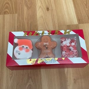Ready To Kringle Festive Bath Gift Set